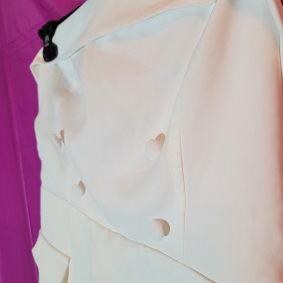 Upscale Pose White Button-Front Strapless Romper - Picture 4 of 7